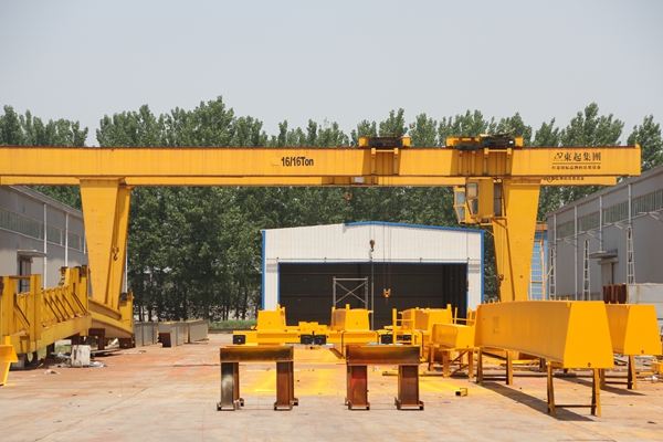 L型龍們(men)起重(zhong)機(jī)