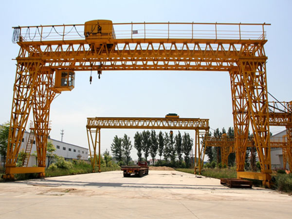 雙主(zhu)梁們(men)式(shi)起重(zhong)機(jī)
