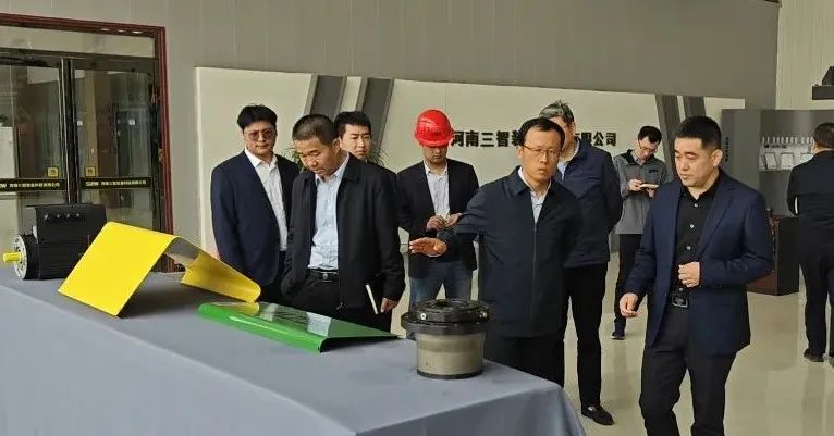 長(zhang)垣市(shi)市(shi)長(zhang)鄧國(guo)永一(yi)行莅臨東起集(ji)團(tuán)調研指導(dao)工(gong)作(zuò)